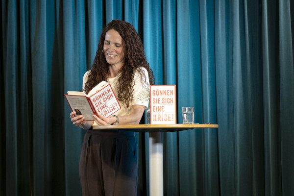 Teresa Adler - die Kabarettistin für Ihre Weihnachtsfeier